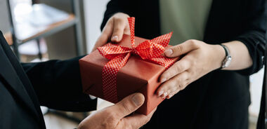 Cadeaux de fin d’année : quelles limites respecter en 2025 ?