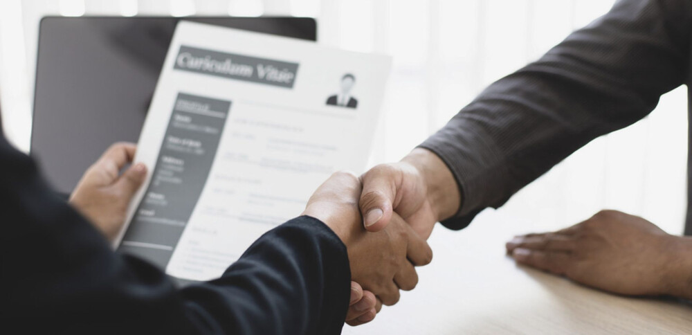 Première embauche : quelles démarches avant l’arrivée de votre salarié ?